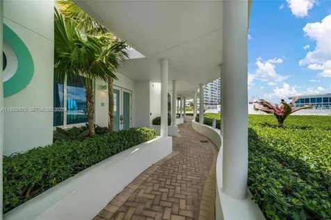 100 S Pointe Drive Miami Beach FL 33139