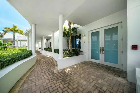 100 S Pointe Drive Miami Beach FL 33139
