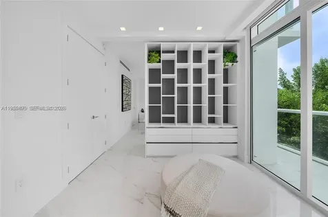 100 S Pointe Drive Miami Beach FL 33139