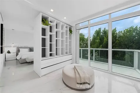 100 S Pointe Drive Miami Beach FL 33139