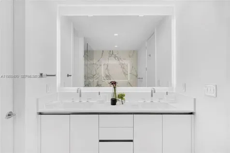 100 S Pointe Drive Miami Beach FL 33139