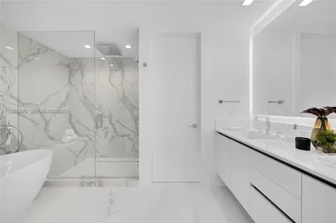 100 S Pointe Drive Miami Beach FL 33139