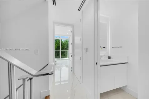 100 S Pointe Drive Miami Beach FL 33139
