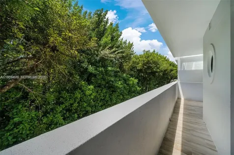100 S Pointe Drive Miami Beach FL 33139