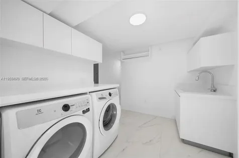 100 S Pointe Drive Miami Beach FL 33139