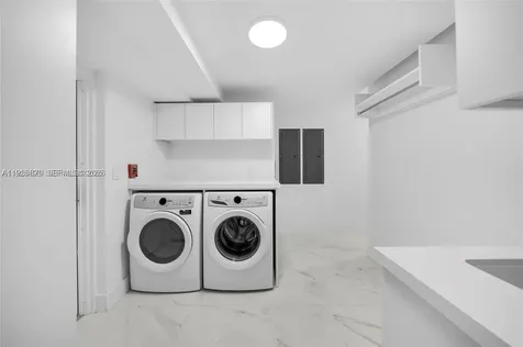 100 S Pointe Drive Miami Beach FL 33139