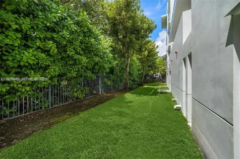 100 S Pointe Drive Miami Beach FL 33139