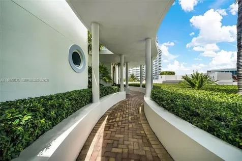 100 S Pointe Drive Miami Beach FL 33139