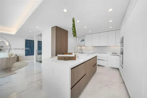 100 S Pointe Drive Miami Beach FL 33139