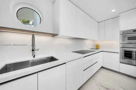 100 S Pointe Drive Miami Beach FL 33139