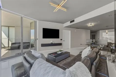 851 NE 1st Avenue Miami FL 33132