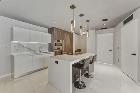 851 NE 1st Avenue Miami FL 33132