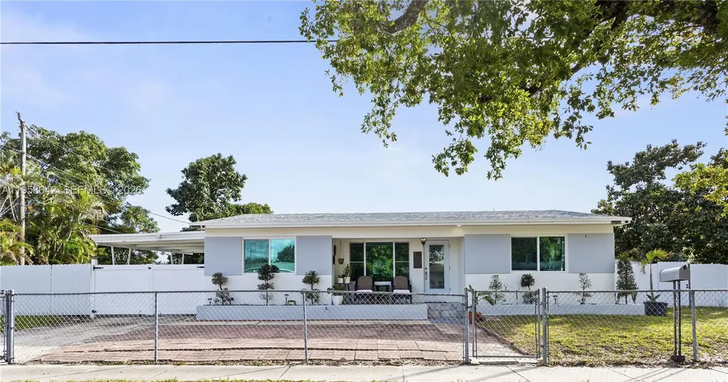 821 N 73rd Terrace Hollywood FL 33024