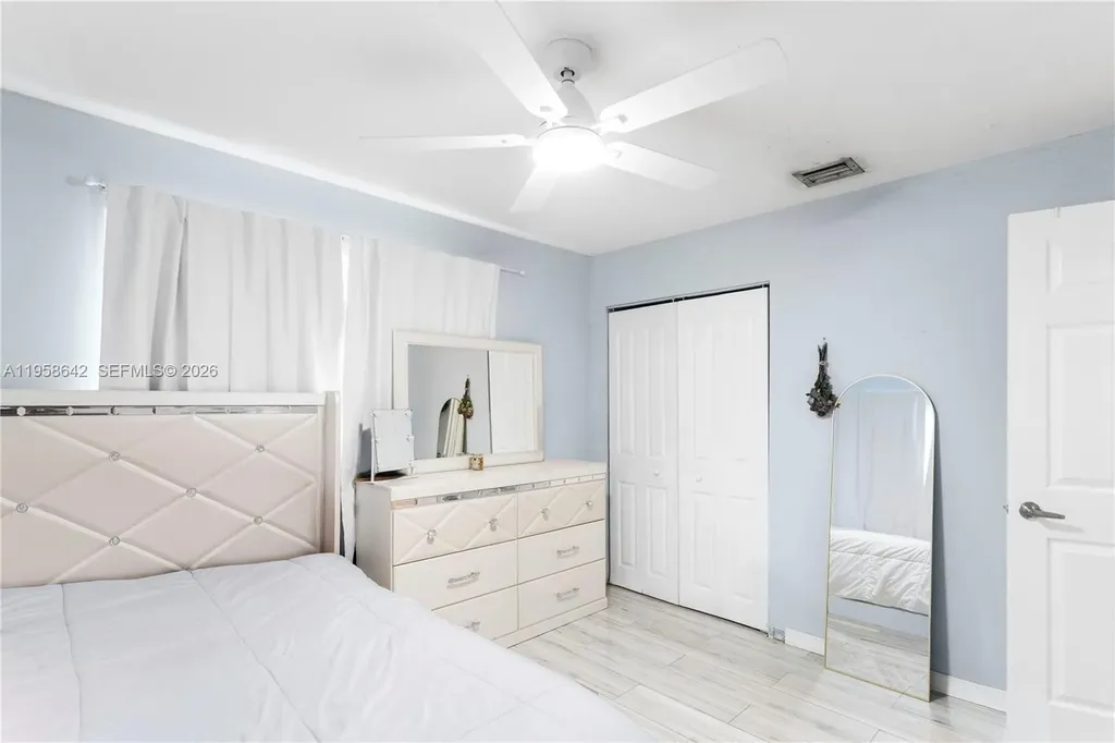 821 N 73rd Terrace Hollywood FL 33024