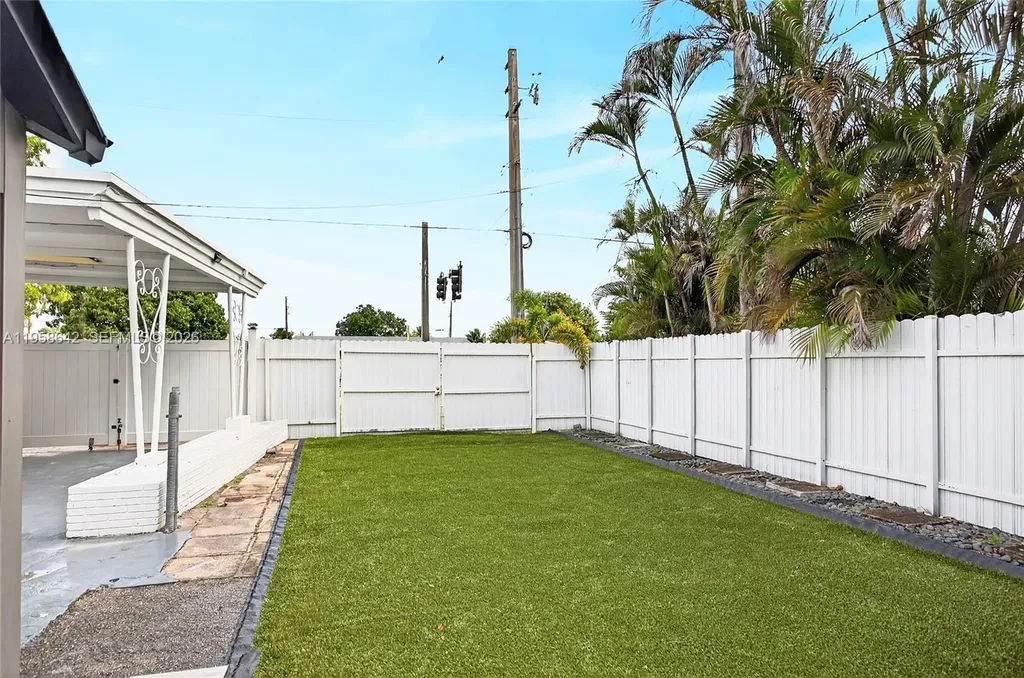 821 N 73rd Terrace Hollywood FL 33024
