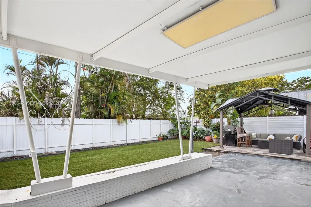 821 N 73rd Terrace Hollywood FL 33024