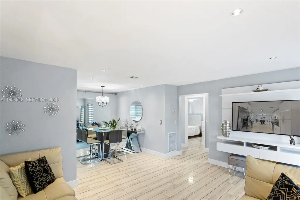 821 N 73rd Terrace Hollywood FL 33024