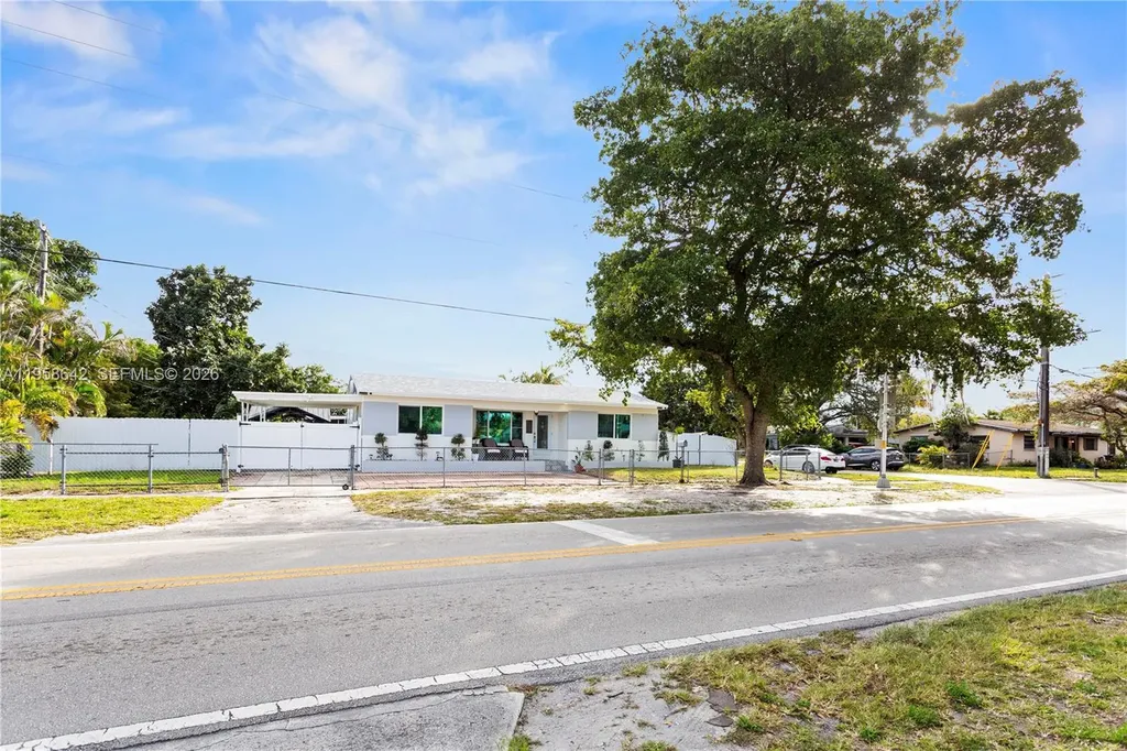 821 N 73rd Terrace Hollywood FL 33024