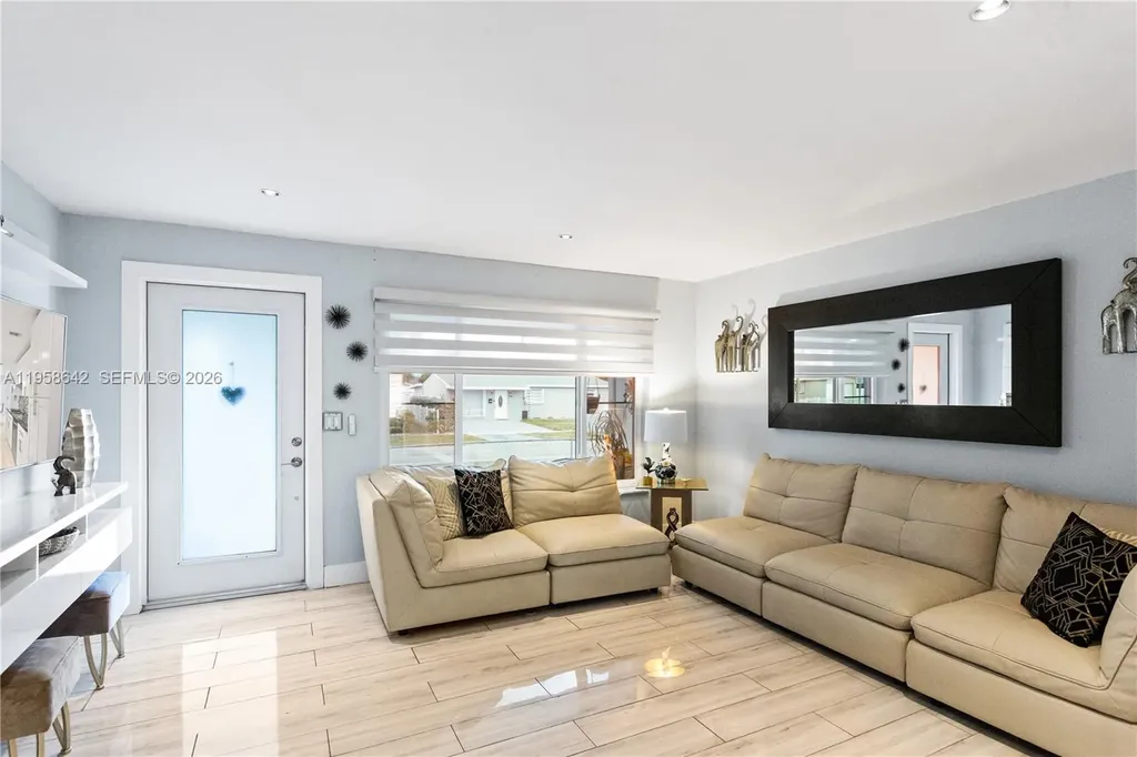 821 N 73rd Terrace Hollywood FL 33024