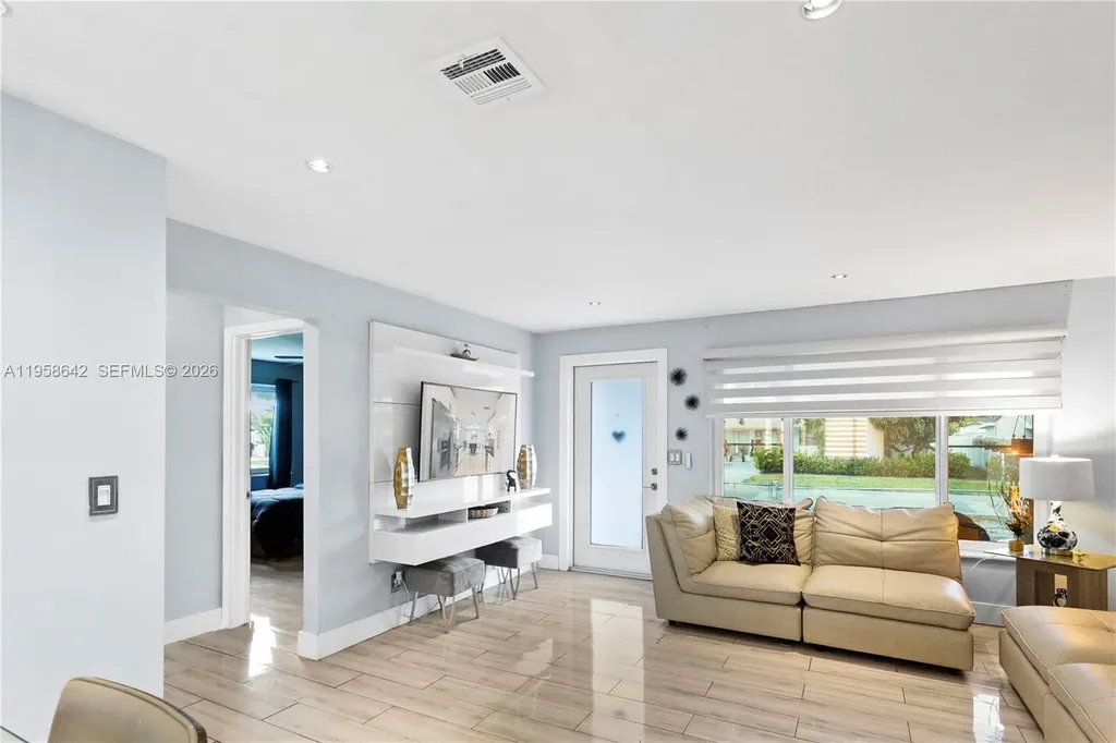 821 N 73rd Terrace Hollywood FL 33024