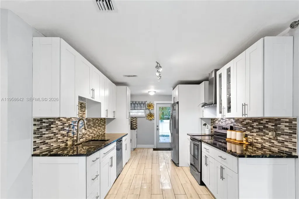821 N 73rd Terrace Hollywood FL 33024