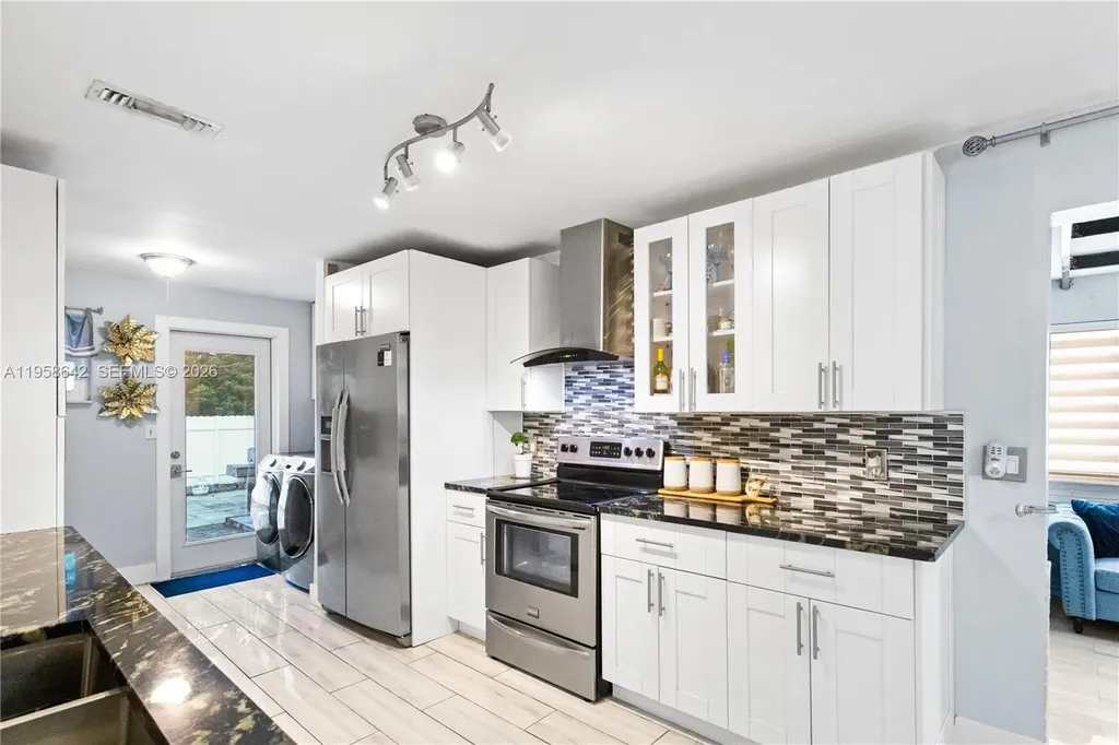 821 N 73rd Terrace Hollywood FL 33024