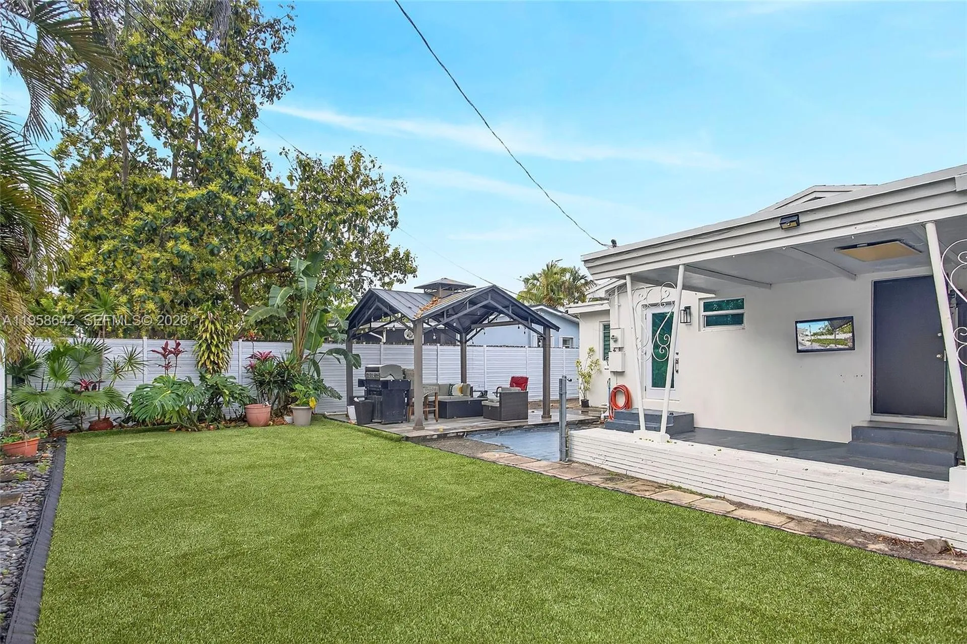 821 N 73rd Terrace Hollywood FL 33024