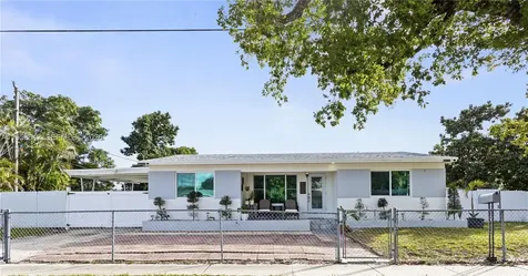 821 N 73rd Terrace Hollywood FL 33024