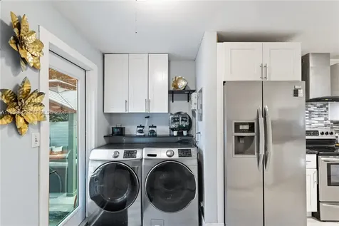 821 N 73rd Terrace Hollywood FL 33024