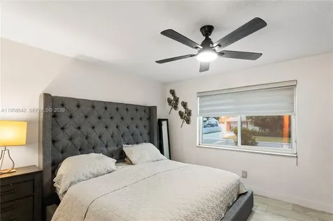 821 N 73rd Terrace Hollywood FL 33024