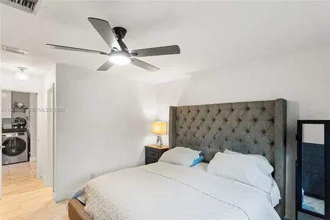 821 N 73rd Terrace Hollywood FL 33024