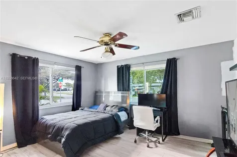 821 N 73rd Terrace Hollywood FL 33024