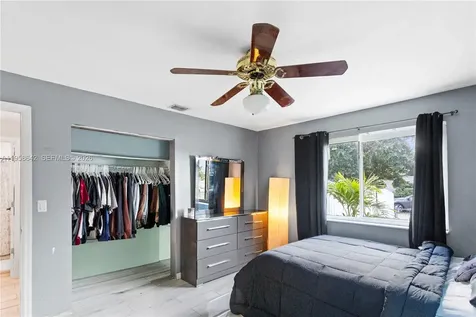 821 N 73rd Terrace Hollywood FL 33024