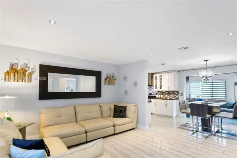 821 N 73rd Terrace Hollywood FL 33024