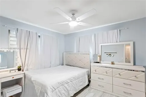 821 N 73rd Terrace Hollywood FL 33024