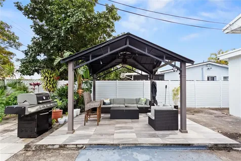 821 N 73rd Terrace Hollywood FL 33024