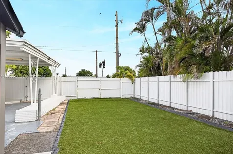 821 N 73rd Terrace Hollywood FL 33024