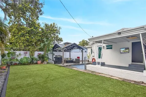 821 N 73rd Terrace Hollywood FL 33024
