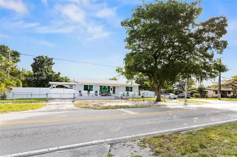 821 N 73rd Terrace Hollywood FL 33024