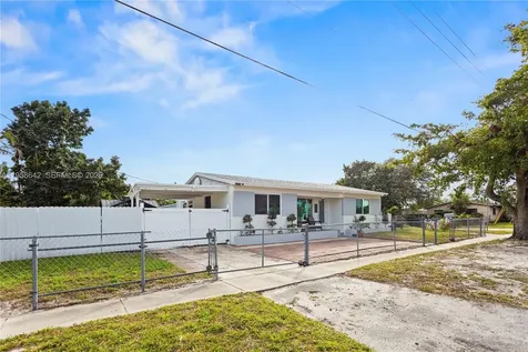 821 N 73rd Terrace Hollywood FL 33024