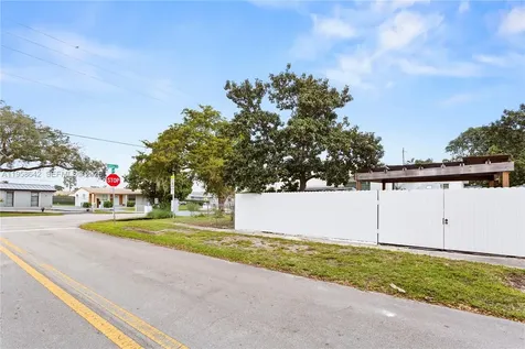 821 N 73rd Terrace Hollywood FL 33024