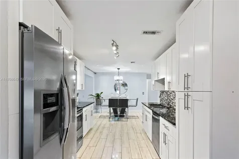 821 N 73rd Terrace Hollywood FL 33024