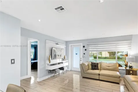 821 N 73rd Terrace Hollywood FL 33024