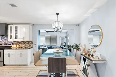 821 N 73rd Terrace Hollywood FL 33024