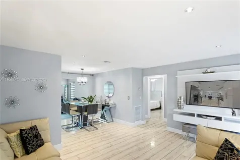 821 N 73rd Terrace Hollywood FL 33024