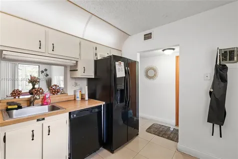 1800 SW 81st Avenue North Lauderdale FL 33068