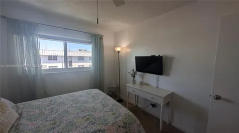 5300 Washington Street Hollywood FL 33021