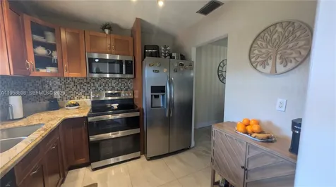 5300 Washington Street Hollywood FL 33021
