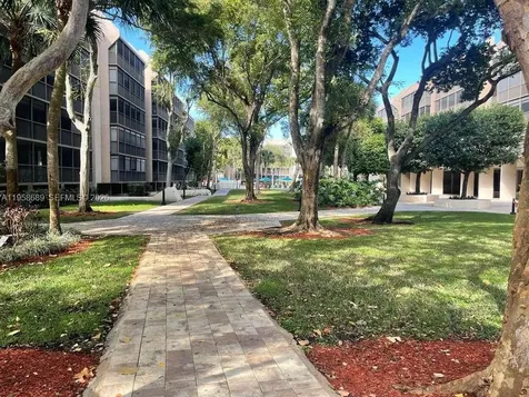 2802 N 46th Avenue Hollywood FL 33021