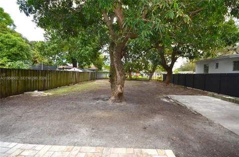 4417 NW 23rd Court Miami FL 33142